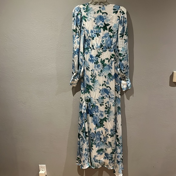 Line & Dot
Lisette Floral Long-Sleeve Maxi Dress - Picture 12 of 17